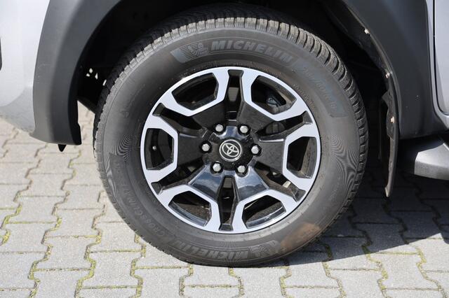 Toyota HI-LUX 2.8 D-4D DUBBEL CABIN EXECUTIVE A/T 2 ZITS 4WD VAN