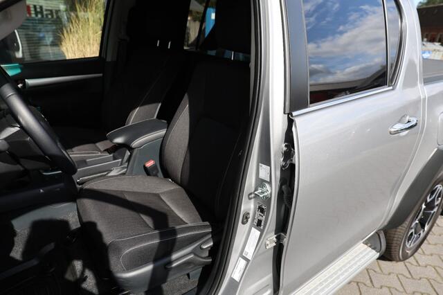 Toyota HI-LUX 2.8 D-4D DUBBEL CABIN EXECUTIVE A/T 2 ZITS 4WD VAN