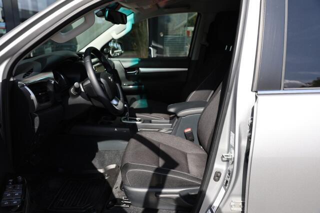 Toyota HI-LUX 2.8 D-4D DUBBEL CABIN EXECUTIVE A/T 2 ZITS 4WD VAN