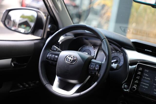 Toyota HI-LUX 2.8 D-4D DUBBEL CABIN EXECUTIVE A/T 2 ZITS 4WD VAN