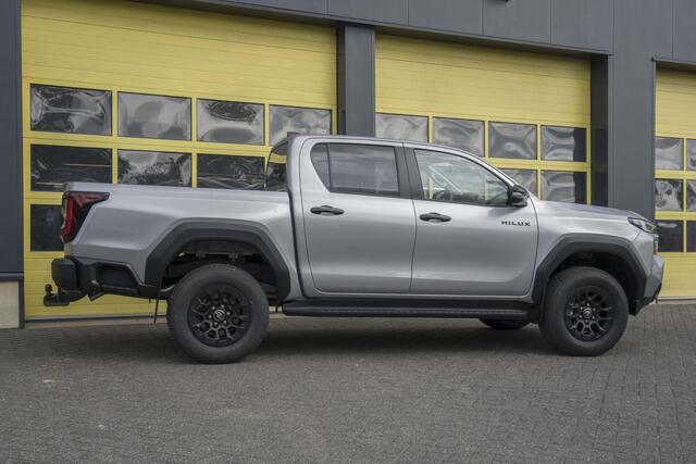 Toyota HI-LUX HiLux 2.8 D-4D MHEV Double Cab Auto 4WD Comfort