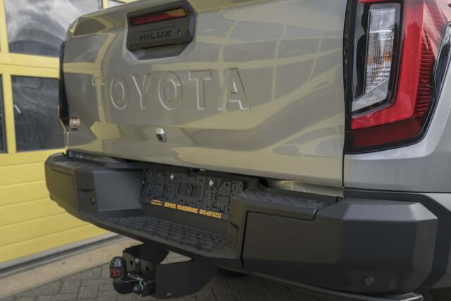 Toyota HI-LUX HiLux 2.8 D-4D MHEV Double Cab Auto 4WD Comfort