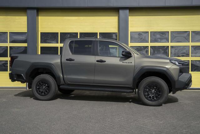Toyota HI-LUX HiLux 2.8 D-4D MHEV Double Cab Auto 4WD Comfort