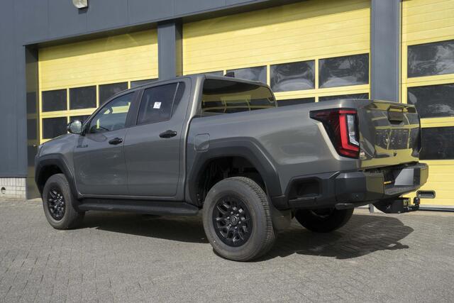 Toyota HI-LUX HiLux 2.8 D-4D MHEV Double Cab Auto 4WD Comfort