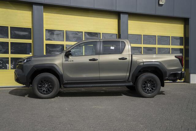 Toyota HI-LUX HiLux 2.8 D-4D MHEV Double Cab Auto 4WD Comfort