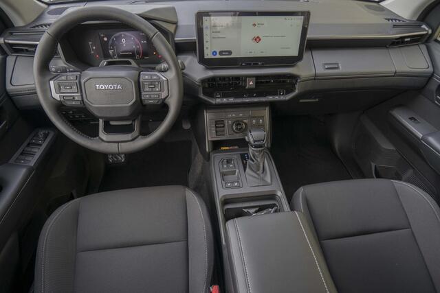 Toyota HI-LUX HiLux 2.8 D-4D MHEV Double Cab Auto 4WD Comfort