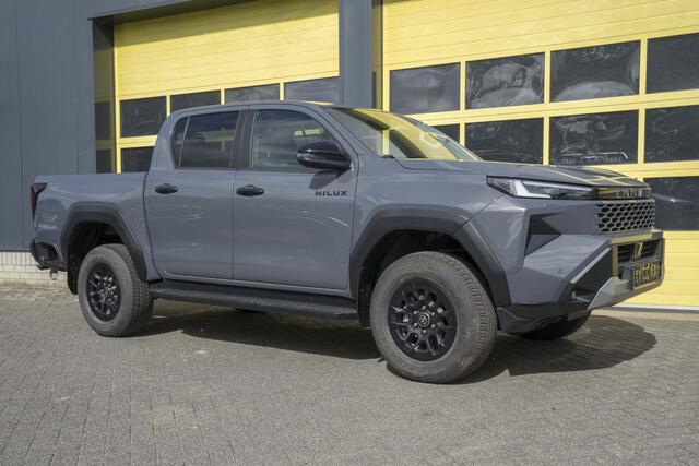 Toyota HI-LUX HiLux 2.8 D-4D MHEV Double Cab Auto 4WD Comfort