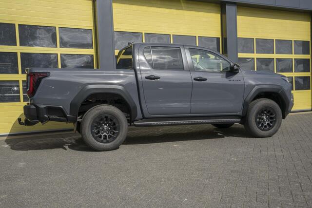 Toyota HI-LUX HiLux 2.8 D-4D MHEV Double Cab Auto 4WD Comfort