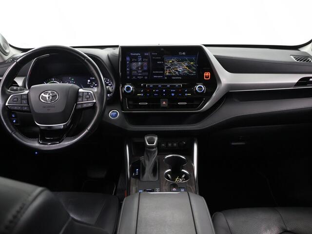 Toyota HIGHLANDER 2.5 AWD Hybrid Premium | 7-Zitplaatsen | 2000kg trekkracht | LED | Panoramadak | Trekhaak | Navigatie | Ele. verstelbare stoelen + geheugen | Stoelverwarming voor + achter | Stoelkoeling | 360 Camera | Adaptieve Cruise Control |