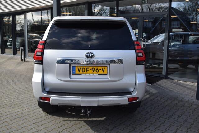 Toyota LAND CRUISER 150 2.8 D-4D 5DRS PROFESSIONAL A/T VAN