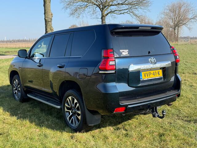 Toyota LAND CRUISER 150 2.8 D-4D-F Professional Window Van