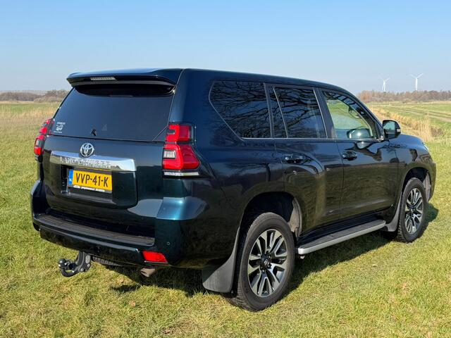 Toyota LAND CRUISER 150 2.8 D-4D-F Professional Window Van