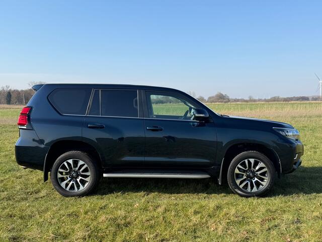 Toyota LAND CRUISER 150 2.8 D-4D-F Professional Window Van