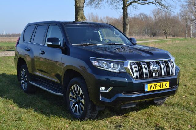 Toyota LAND CRUISER 150 2.8 D-4D-F Professional Window Van