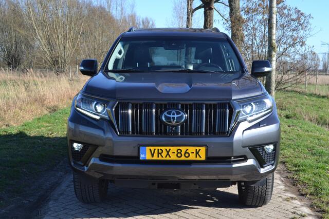 Toyota LAND CRUISER 150 2.8 D-4D-F Executive Window Van