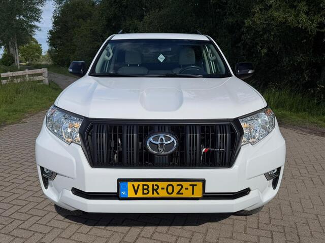 Toyota LAND CRUISER 150 2.8 D-4D-F Comfort Window Van