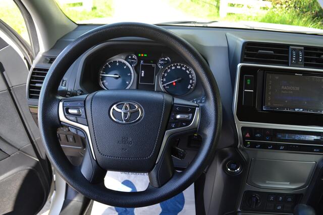 Toyota LAND CRUISER 150 2.8 D-4D-F Comfort Window Van
