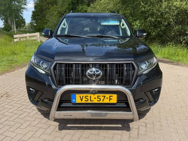 Toyota LAND CRUISER 150 2.8 D-4D-F Professional Window Van