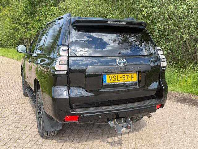 Toyota LAND CRUISER 150 2.8 D-4D-F Professional Window Van