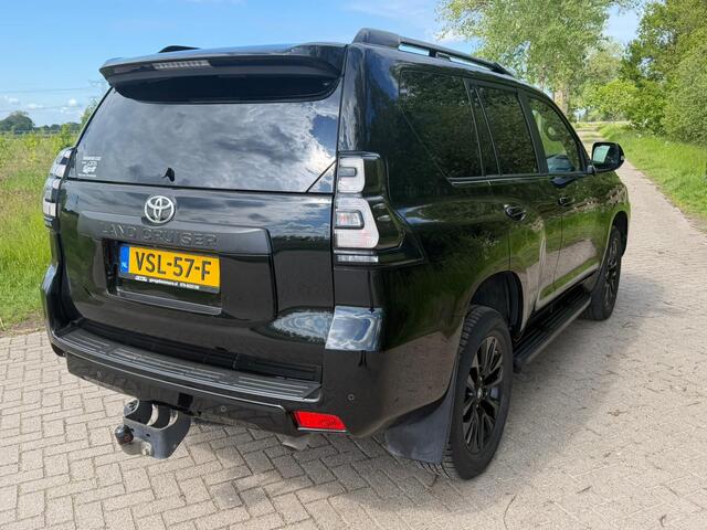 Toyota LAND CRUISER 150 2.8 D-4D-F Professional Window Van
