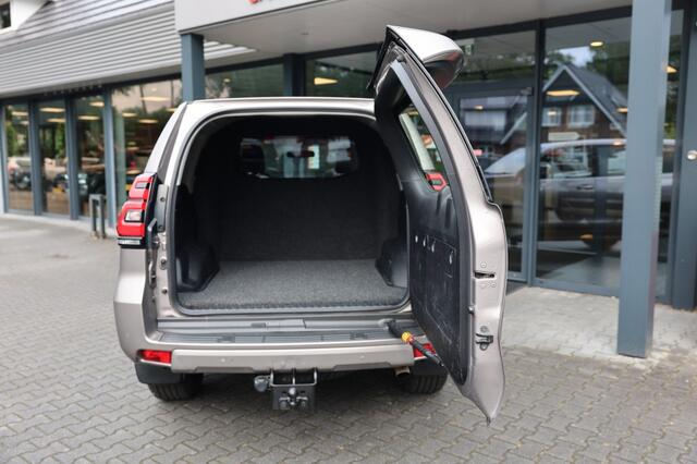 Toyota LAND CRUISER 150 2.8 D-4D 5DRS COMFORT A/T VAN