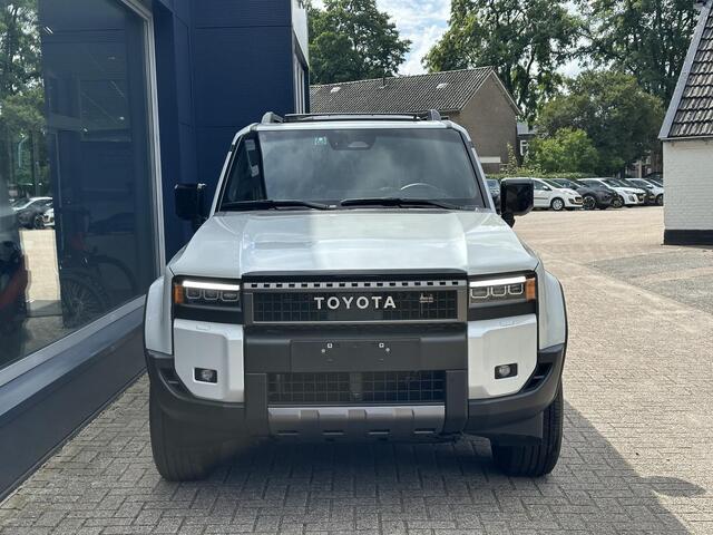 Toyota LAND CRUISER 2.8 D-4D President | Full Options! | Geel Kenteken Prijs incl. BTW / BPM | * Export Price EX VAT ¤75.000* | Navigatie | Panorama Schuif-Kanteldak | Volledig Lederen Bekleding | Off Road Pakket | LED Verlichting | JBL Audio | Elektrische Achterklep | Stoel