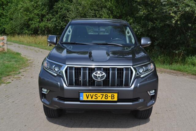 Toyota LAND CRUISER 2.8 D-4D-F Challenger Window Van