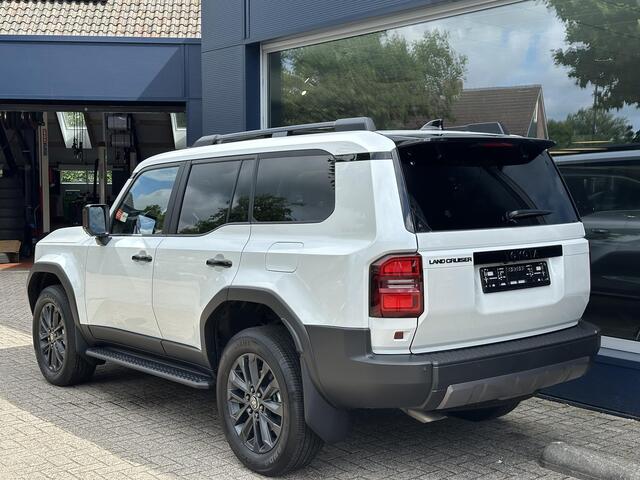 Toyota LAND CRUISER 2.8 D-4D President Grijs Kenteken Prijs excl. BTW /incl. BPM | Geel kenteken prijs ¤ 159.850,- incl. BTW| * Export Price EX VAT ¤72.500* | FULL OPTIONS | Navigatie | Panorama Schuif-Kanteldak | Volledig Lederen Bekleding | Off Road Pakket | LED Verlichtin