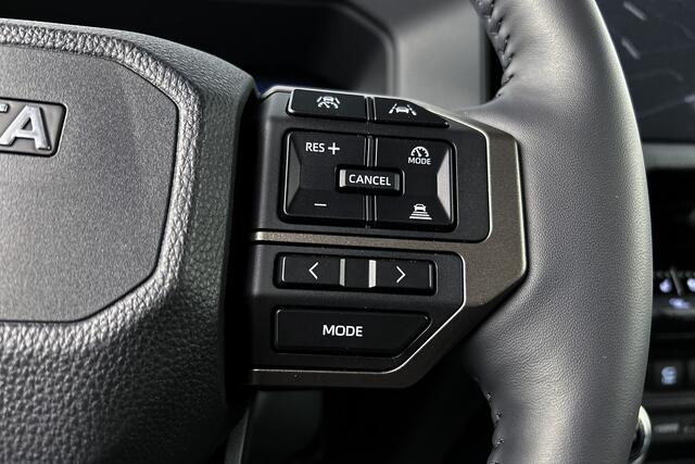 Toyota LAND CRUISER 2.8 D-4D Standard Roof Window Van Navigator | Stoelverwarming | Trekhaak | Rondomzicht camera