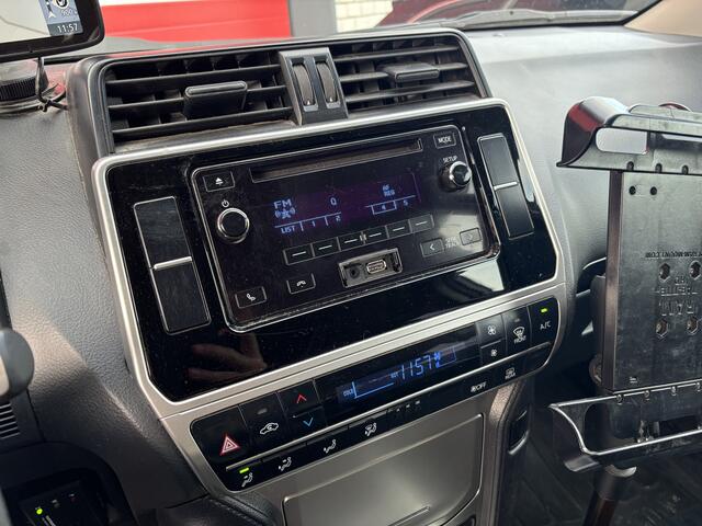 Toyota LAND CRUISER 2.8 D-4D-F Comfort High Roof Blind Van AUTOMAAT / TREKHAAK / CLIMA / CRUISE / KEYLESS / STANDKACHEL / NL-AUTO