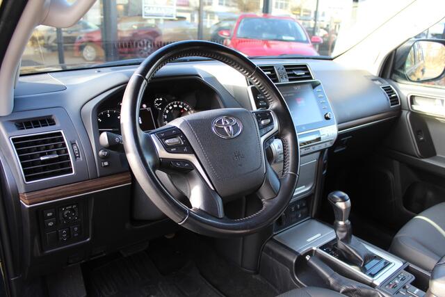 Toyota LAND CRUISER 2.8 D-4D-F Professional Window Van | Rijklaar | Trekhaak | Stoel-verwarming/koeling | Camera | Apple/Android