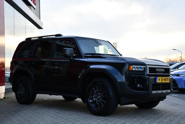 Toyota LAND CRUISER 2.8 D-4D Standard Roof Window Van First Edition Limited Automaat 206pk | Grijs Kenteken | Dodehoekdetectie | Stoelventilatie | Leder | Apple Carplay/Android Auto |
