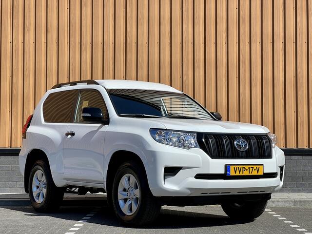 Toyota LAND CRUISER 2.8 D-4D-F Challenger High Roof Blind Van | Direct Leverbaar | 3500 Kg Trekken | Tot 10 Jaar Garantie | Cruise Control | Trekhaak | Airconditioning |