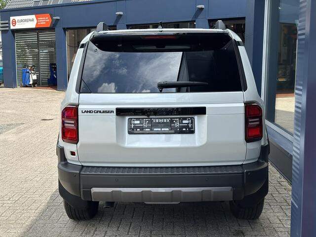 Toyota LAND CRUISER 2.8 D-4D President Grijs Kenteken Prijs excl. BTW /incl. BPM | FULL OPTIONS | Navigatie | Panorama Schuif-Kanteldak | Volledig Lederen Bekleding | Off Road Pakket | LED Verlichting | JBL Audio | Elektrische Achterklep | Stoelverwarming en Koeling | Koelbo