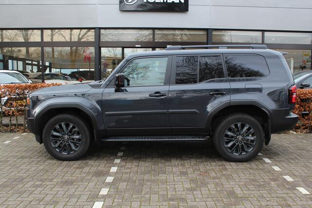 Toyota LAND CRUISER 2.8 D-4D Standard Roof Window Van Professional | NL-Auto | Trekhaak | Leder | Memory | Camera's | JBL | HUD | LED | Stoelverwarming/koeling