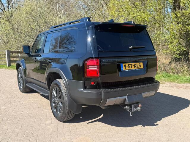 Toyota LAND CRUISER 250 2.8 D-4D Standard Roof Window Van Professional