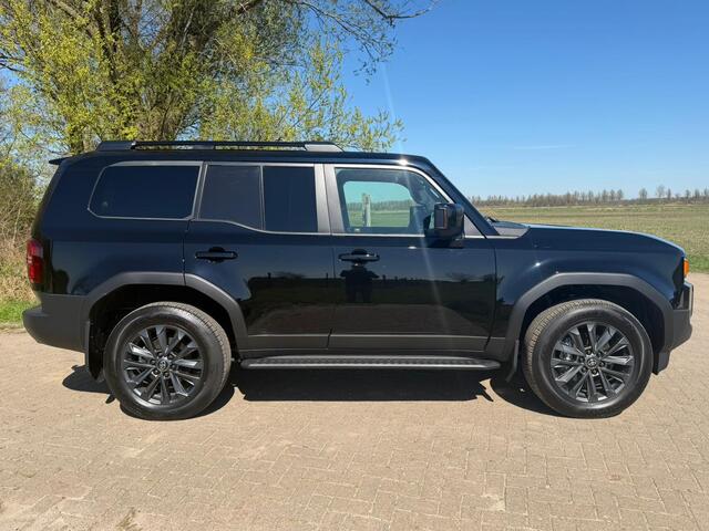 Toyota LAND CRUISER 250 2.8 D-4D Standard Roof Window Van Professional