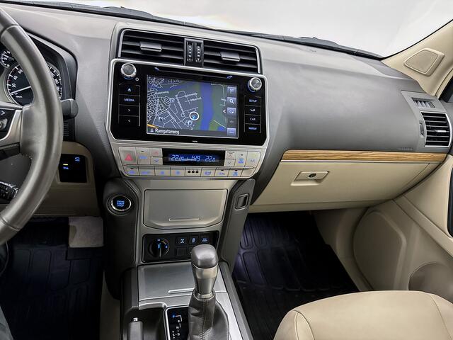 Toyota LAND CRUISER 2.8 D-4D-F Professional High Roof Blind Van NAP Leder Navigatie Trekhaak 3500kg Camera Stoelverwarming Euro 6