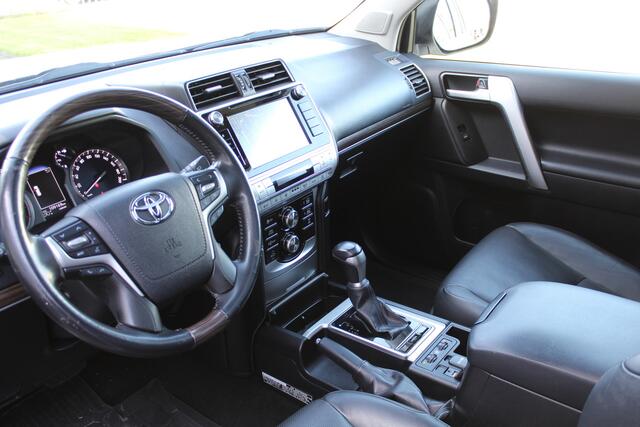 Toyota LAND CRUISER 2.8 D-4D-F Executive Window Van | Rijklaar | Trekhaak | Parelmoerlak | Opendak | Stoelverwarming | Memory | Leder | Dodehoek