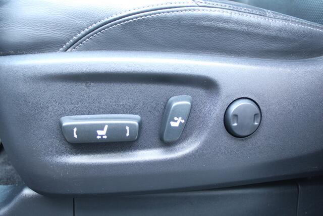 Toyota LAND CRUISER 2.8 D-4D-F Executive Window Van | Rijklaar | Trekhaak | Parelmoerlak | Opendak | Stoelverwarming | Memory | Leder | Dodehoek