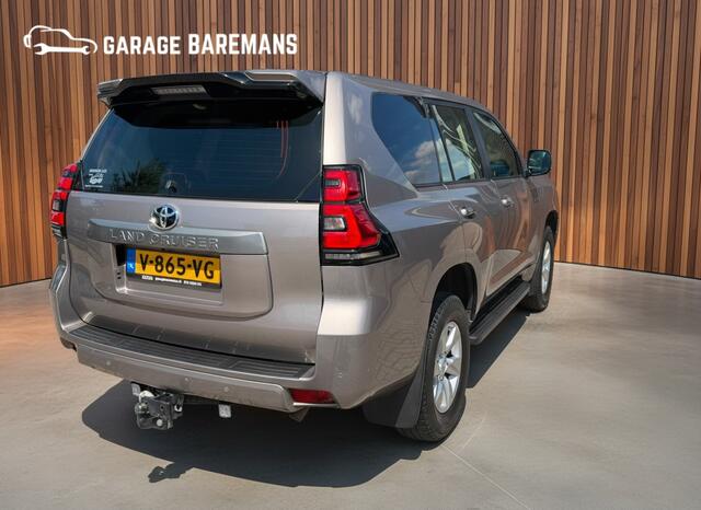 Toyota LAND CRUISER 2.8 D-4D-F Challenger Window Van BEARLOCK