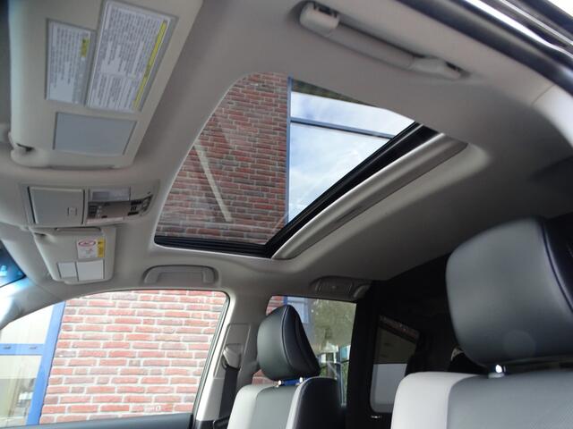 Toyota LAND CRUISER 2.8 D-4D-F Professional High Roof Window Van TREKHAAK
