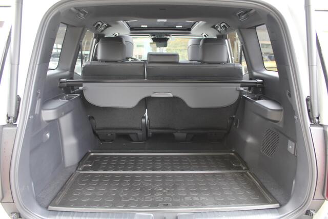 Toyota LAND CRUISER 2.8 D-4D Professional 5p. | Rijklaar | Panodak | Parelmoer | Leder | Memory | Camera's | JBL | HUD | LED | Stoelverwarming/koeling