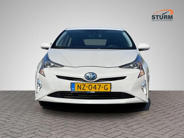 Toyota PRIUS 1.8 Dynamic | Navigatie | Camera | Stoelverwarming | Adapt. Cruise Control | Head-Up Display | Dodehoek | LED | Rijklaarprijs!