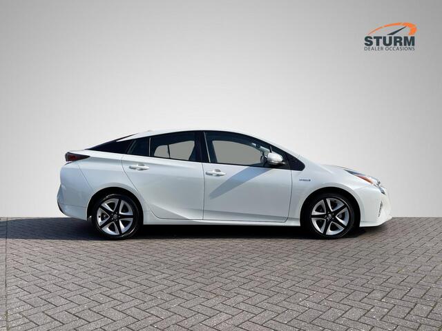 Toyota PRIUS 1.8 Dynamic | Navigatie | Camera | Stoelverwarming | Adapt. Cruise Control | Head-Up Display | Dodehoek | LED | Rijklaarprijs!