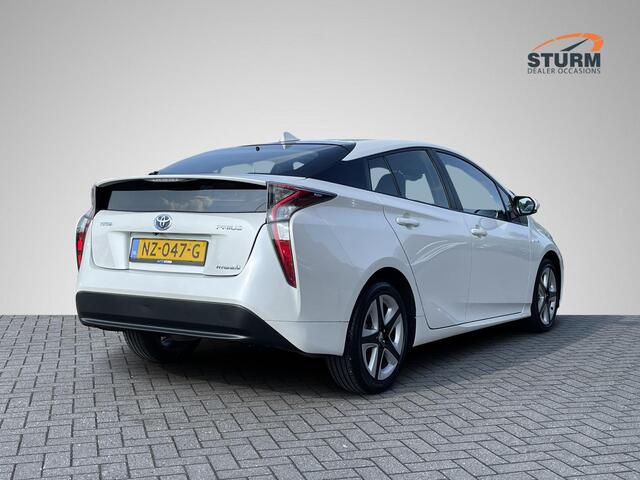 Toyota PRIUS 1.8 Dynamic | Navigatie | Camera | Stoelverwarming | Adapt. Cruise Control | Head-Up Display | Dodehoek | LED | Rijklaarprijs!
