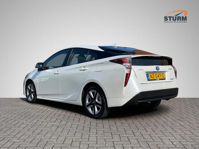 Toyota PRIUS 1.8 Dynamic | Navigatie | Camera | Stoelverwarming | Adapt. Cruise Control | Head-Up Display | Dodehoek | LED | Rijklaarprijs!