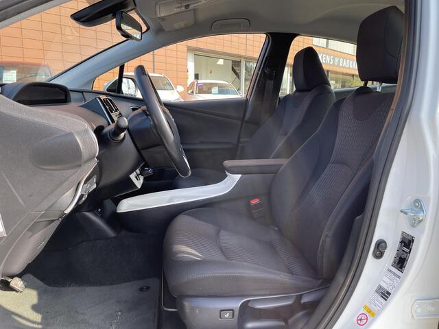 Toyota PRIUS 1.8 Dynamic | Navigatie | Camera | Stoelverwarming | Adapt. Cruise Control | Head-Up Display | Dodehoek | LED | Rijklaarprijs!
