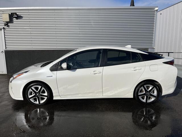 Toyota PRIUS 1.8 Dynamic Navigatie, Dodehoekdetectie, Stoelverwarming, Privacy glass, Head-up display, Smart key, Adaptieve cruise control