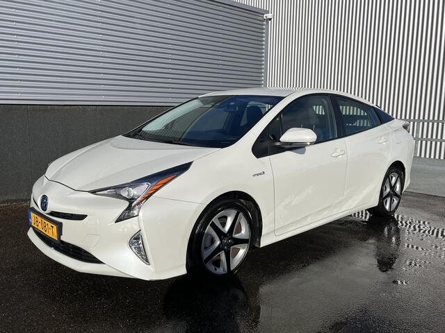 Toyota PRIUS 1.8 Dynamic Navigatie, Dodehoekdetectie, Stoelverwarming, Privacy glass, Head-up display, Smart key, Adaptieve cruise control